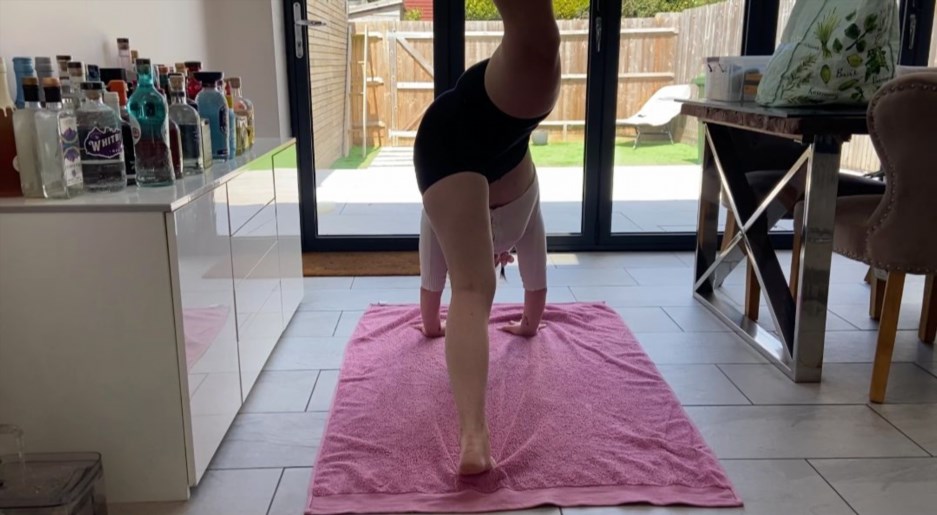 Delilah Jynx - Housewife loves to do yoga